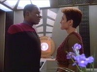 Sisko erlaubt Kira zusammen mit O'Brien zu fliegen.