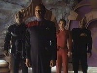 O'Brien entdeckt Sisko und Kira mit den Paradas.