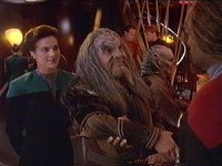 Worf lernt den Dahar-Meister Kor kennen.