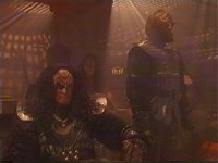 General Martok und Worf übernehmen das Kommando auf der Rotarran