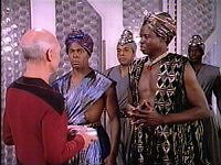 Picard erhält eine Probe des Impfstoffes