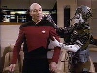 Die Borg entführen Picard.