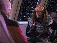 Gowron will mit Picard einen Bürgerkrieg verhindern.