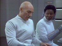 Picard im Gespräch mit Guinan