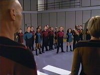Picard tritt sein Kommando auf der Enterprise an.